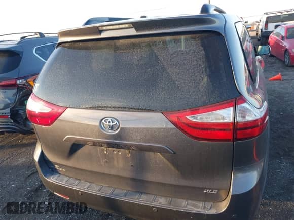 2017 Toyota Sienna XLE Auto Access Seat z VIN 5TDYZ3DC3HS880828, wystawiony jako IAAI lot #41609436 z przebiegiem 106 855 mil mil oraz . Historia ofert i sprzedaży dostępna na DreamBid. Obrazek 16.