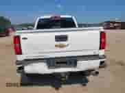 2017 Chevrolet Silverado 2500HD LT z VIN 1GC1KVEY9HF181540, wystawiony jako IAAI lot #43017957 z przebiegiem 198 394 mil mil oraz . Historia ofert i sprzedaży dostępna na DreamBid. Obrazek 16.