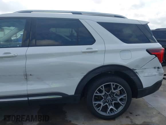 2025 Ford Explorer с VIN 1FMWK7HC1SGC05473, выставлен на аукционе IAAI как лот 43494798 с пробегом 4 953 миль миль и . История ставок и продаж доступна на DreamBid. Изображение 18.