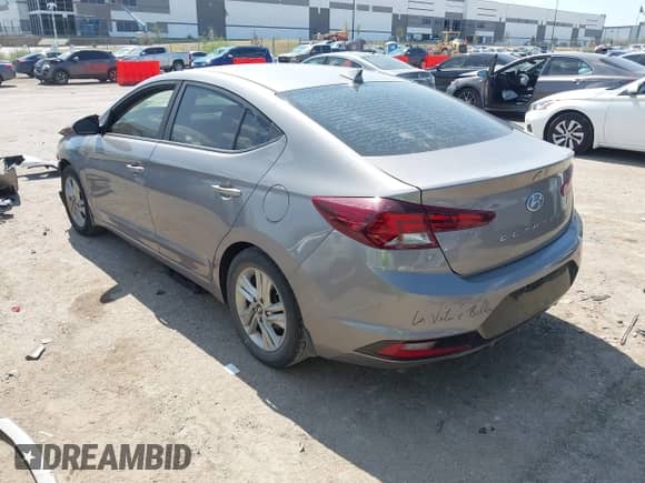2020 Hyundai Elantra SEL z VIN KMHD84LF4LU996882, wystawiony jako IAAI lot #43320395 z przebiegiem 125 404 mil mil oraz . Historia ofert i sprzedaży dostępna na DreamBid. Obrazek 3.