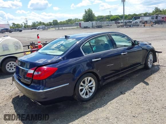 2012 Hyundai Genesis 3.8L с VIN KMHGC4DD8CU173851, выставлен на аукционе IAAI как лот 43082529 с пробегом 150 987 миль миль и . История ставок и продаж доступна на DreamBid. Изображение 4.