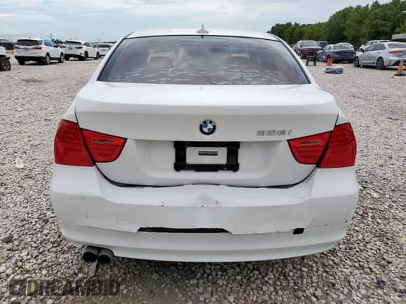 2011 BMW 3 Series 328i с VIN WBAPH7C5XBE677048, выставлен на аукционе Copart как лот 64285325 с пробегом 112 112 миль миль и Списание • Salvage title. История ставок и продаж доступна на DreamBid. Изображение 6.