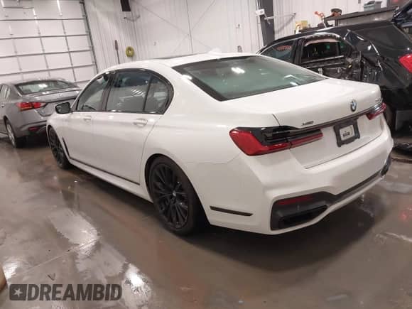 2022 BMW 7 Series 750i xDrive with VIN WBA7U2C03NCG89838, listed as a IAAI auction lot 42187695 with 27,443 mi miles and . Bid and sale history available at DreamBid. Image 3.