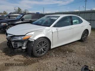 2021 Toyota Camry XLE with VIN 4T1F11AK5MU427004, listed as a Copart auction lot 55683525 with 15,776 mi miles and Salvage title. Bid and sale history available at DreamBid. Image 1.