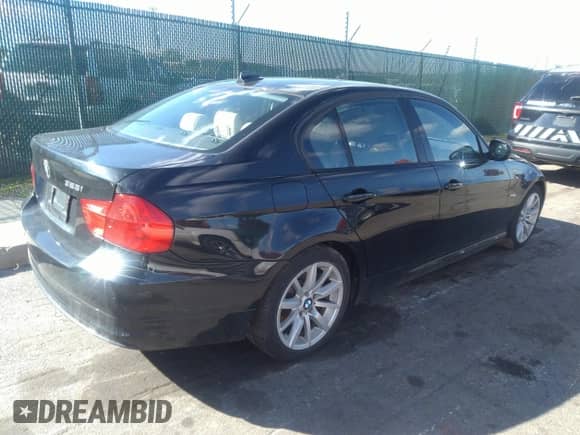 2011 BMW 3 Series 328i с VIN WBAPH7C59BA801656, выставлен на аукционе IAAI как лот 31632540 с пробегом Не указан миль и . История ставок и продаж доступна на DreamBid. Изображение 4.