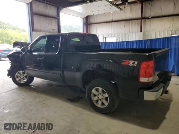 2013 GMC Sierra 1500 SLE z VIN 1GTR2VE78DZ257087, wystawiony jako Copart lot #70910825 z przebiegiem 62 007 mil mil oraz Szkoda całkowita • Salvage title. Historia ofert i sprzedaży dostępna na DreamBid. Obrazek 2.