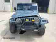 1998 Jeep Wrangler Sport z VIN 1J4FY19S1WP703520, wystawiony jako Copart lot #65905945 z przebiegiem 176 228 mil mil oraz Szkoda całkowita • Salvage title. Historia ofert i sprzedaży dostępna na DreamBid. Obrazek 5.
