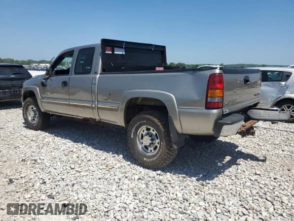 2002 Chevrolet Silverado 2500HD LS с VIN 1GCHK29UX2E293779, выставлен на аукционе Copart как лот 61271445 с пробегом 86 812 миль миль и Чистый • Clean title. История ставок и продаж доступна на DreamBid. Изображение 2.