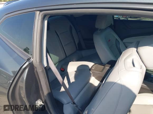 2018 Chevrolet Camaro 2SS z VIN 1G1FH1R78J0108224, wystawiony jako IAAI lot #43204029 z przebiegiem 28 372 mil mil oraz . Historia ofert i sprzedaży dostępna na DreamBid. Obrazek 8.