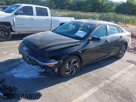 2025 Hyundai Elantra Limited with VIN KMHLN4DJ7SU139526, listed as a IAAI auction lot 43015292 with 17,191 mi miles and . Bid and sale history available at DreamBid. Image 18.