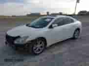 2014 Nissan Maxima S z VIN 1N4AA5AP8EC455331, wystawiony jako IAAI lot #43234592 z przebiegiem 191 688 mil mil oraz . Historia ofert i sprzedaży dostępna na DreamBid. Obrazek 2.