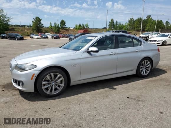 2016 BMW 5 Series 550i z VIN WBAKN9C53GD962850, wystawiony jako Copart lot #58147585 z przebiegiem 149 381 mil mil oraz Szkoda całkowita • Salvage title. Historia ofert i sprzedaży dostępna na DreamBid. Obrazek 1.