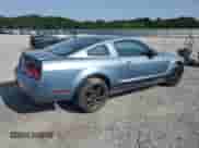 2007 Ford Mustang Deluxe z VIN 1ZVFT80N775210679, wystawiony jako Copart lot #62222045 z przebiegiem 118 553 mil mil oraz Szkoda całkowita • Salvage title. Historia ofert i sprzedaży dostępna na DreamBid. Obrazek 3.