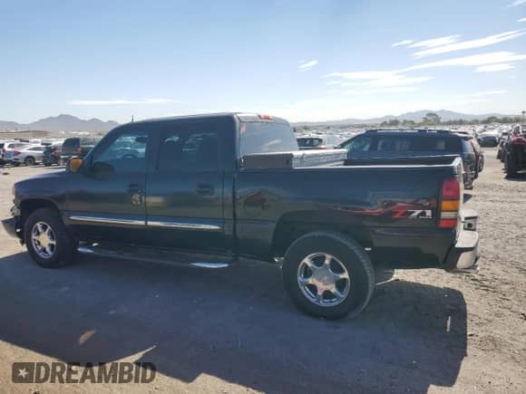 2005 GMC Sierra 1500 SLE z VIN 2GTEK13T351241316, wystawiony jako Copart lot #64139725 z przebiegiem 217 454 mil mil oraz Szkoda całkowita • Salvage title. Historia ofert i sprzedaży dostępna na DreamBid. Obrazek 2.