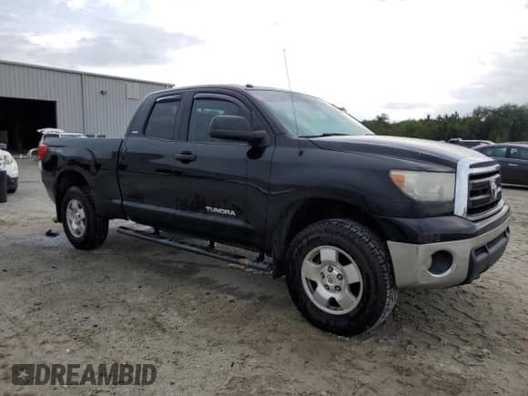 2013 Toyota Tundra z VIN 5TFUM5F1XDX046077, wystawiony jako Copart lot #65893365 z przebiegiem 240 153 mil mil oraz Szkoda całkowita • Salvage title. Historia ofert i sprzedaży dostępna na DreamBid. Obrazek 4.