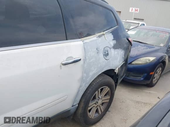 2015 Chevrolet Traverse LT с VIN 1GNKRGKDXFJ293455, выставлен на аукционе IAAI как лот 43104479 с пробегом 156 665 миль миль и . История ставок и продаж доступна на DreamBid. Изображение 6.