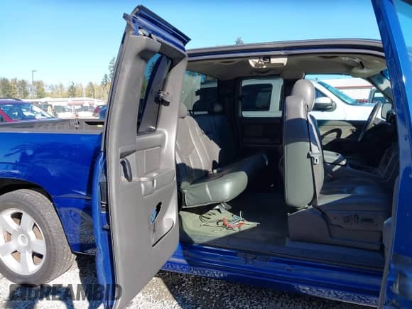 2003 Chevrolet Silverado SS с VIN 2GCEK19N731399115, выставлен на аукционе IAAI как лот 43421858 с пробегом 181 971 миль миль и . История ставок и продаж доступна на DreamBid. Изображение 8.