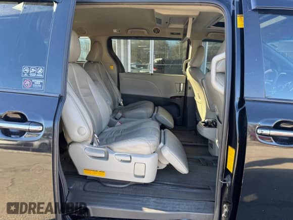 2013 Toyota Sienna XLE с VIN 5TDDK3DC3DS052713, выставлен на аукционе Copart как лот 43234125 с пробегом 284 884 миль миль и Чистый • Clean title. История ставок и продаж доступна на DreamBid. Изображение 6.