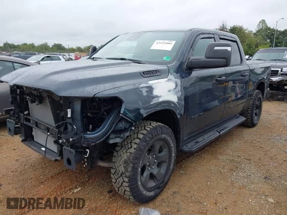 2025 Ram 1500 Warlock with VIN 1C6SRFGP5SN635409, listed as a IAAI auction lot 43152084 with 2,951 mi miles and . Bid and sale history available at DreamBid. Image 2.