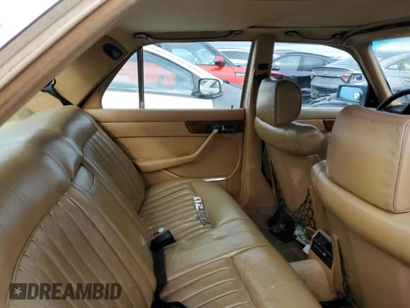 1982 Mercedes-Benz 300 SD с VIN WDBCB20A2CB029826, выставлен на аукционе Copart как лот 78964883 с пробегом 213 992 миль миль и Списание • Salvage title. История ставок и продаж доступна на DreamBid. Изображение 10.