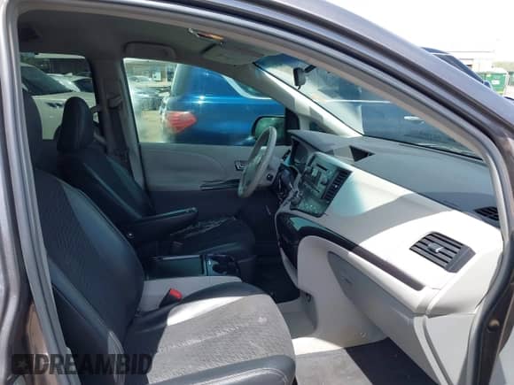 2011 Toyota Sienna SE с VIN 5TDXK3DCXBS052654, выставлен на аукционе IAAI как лот 42071372 с пробегом 221 733 миль миль и . История ставок и продаж доступна на DreamBid. Изображение 5.