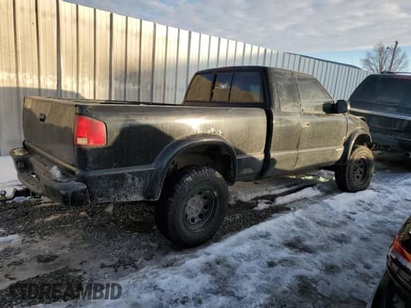 1999 Chevrolet S-10 LS ZR2 z VIN 1GCCT19W3X8176604, wystawiony jako Copart lot #88247505 z przebiegiem Nie podano mil oraz Szkoda całkowita • Salvage title. Historia ofert i sprzedaży dostępna na DreamBid. Obrazek 3.