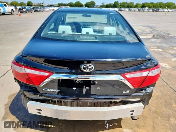 2017 Toyota Camry XLE z VIN 4T1BF1FK6HU769821, wystawiony jako Copart lot #69272995 z przebiegiem 121 113 mil mil oraz Czysty tytuł • Clean title. Historia ofert i sprzedaży dostępna na DreamBid. Obrazek 6.