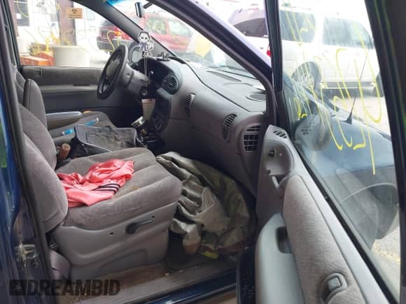 2000 Dodge Grand Caravan with VIN 1B4GP54G2YB643638, listed as a IAAI auction lot 42537726 with Not provided miles and . Bid and sale history available at DreamBid. Image 5.