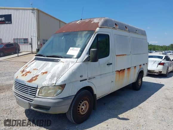 2004 Dodge Sprinter with VIN WD2PD643045596308, listed as a IAAI auction lot 43065322 with 284,161 mi miles and . Bid and sale history available at DreamBid. Image 6.