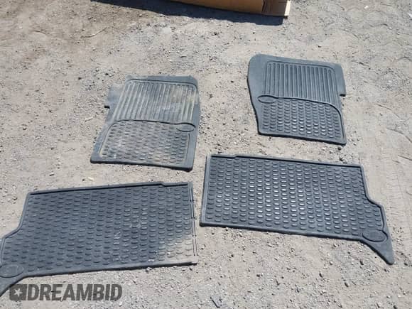 2000 Land Rover Discovery Cloth с VIN SALTY1242YA250771, выставлен на аукционе IAAI как лот 42231046 с пробегом Не указан миль и . История ставок и продаж доступна на DreamBid. Изображение 12.