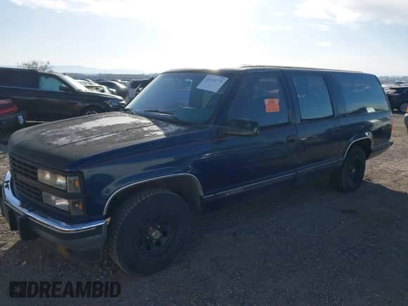 1993 Chevrolet Suburban with VIN 1GNEC16K0PJ416864, listed as a IAAI auction lot 41424773 with 165,524 mi miles and . Bid and sale history available at DreamBid. Image 2.