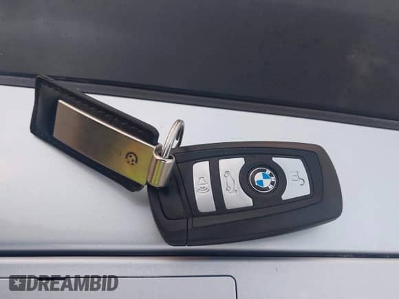 2012 BMW 5 Series 535i xDrive с VIN WBAFU7C53CDU64151, выставлен на аукционе IAAI как лот 42871372 с пробегом 84 586 миль миль и . История ставок и продаж доступна на DreamBid. Изображение 11.