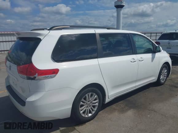 2011 Toyota Sienna XLE AAS with VIN 5TDYK3DC5BS160068, listed as a IAAI auction lot 43037864 with 152,020 mi miles and . Bid and sale history available at DreamBid. Image 4.
