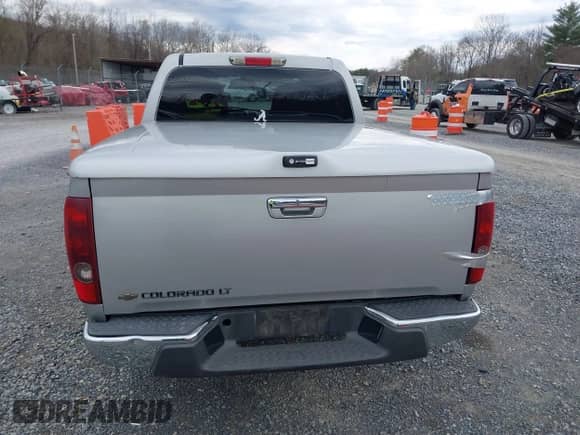 2010 Chevrolet Colorado 1LT z VIN 1GCDSCDE6A8133142, wystawiony jako IAAI lot #41843196 z przebiegiem 157 315 mil mil oraz . Historia ofert i sprzedaży dostępna na DreamBid. Obrazek 16.