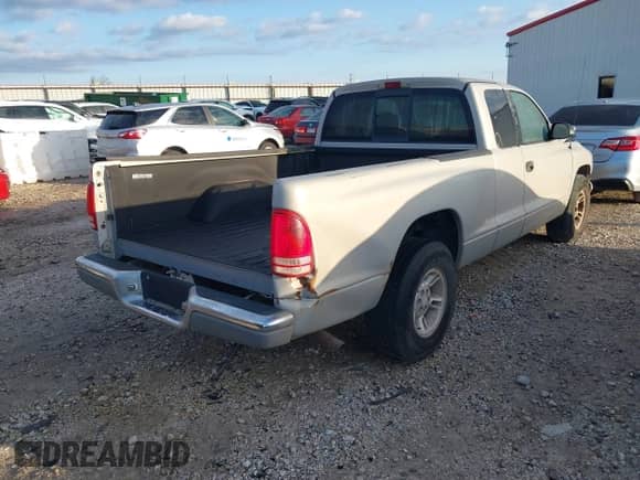 2000 Dodge Dakota with VIN 1B7GL22X9YS635150, listed as a IAAI auction lot 41109068 with 117,491 mi miles and . Bid and sale history available at DreamBid. Image 4.