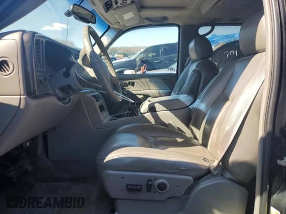 2006 Chevrolet Suburban LTZ with VIN 3GNFK16U86G117082, listed as a Copart auction lot 46850795 with 161,742 mi miles and Salvage title. Bid and sale history available at DreamBid. Image 7.