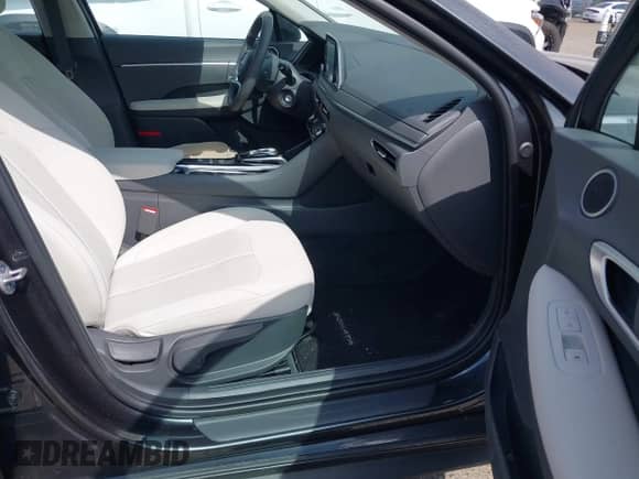 2023 Hyundai Sonata SE with VIN KMHL24JA7PA259221, listed as a IAAI auction lot 43131522 with 19,784 mi miles and . Bid and sale history available at DreamBid. Image 5.