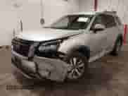 2022 Nissan Pathfinder SL с VIN 5N1DR3CC0NC271821, выставлен на аукционе IAAI как лот 42525996 с пробегом 62 555 миль миль и . История ставок и продаж доступна на DreamBid. Изображение 6.