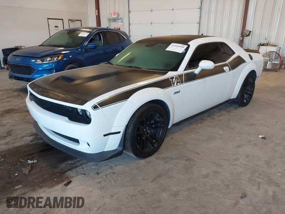 2022 Dodge Challenger R/T Scat Pack Widebody z VIN 2C3CDZFJ2NH226814, wystawiony jako IAAI lot #43205998 z przebiegiem 40 423 mil mil oraz . Historia ofert i sprzedaży dostępna na DreamBid. Obrazek 17.