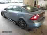2017 Volvo S60 Inscription с VIN LYV402HK7HB138376, выставлен на аукционе IAAI как лот 42227426 с пробегом 77 769 миль миль и . История ставок и продаж доступна на DreamBid. Изображение 3.