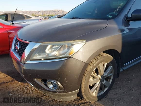 2014 Nissan Pathfinder Platinum with VIN 5N1AR2MN4EC731530, listed as a IAAI auction lot 42590194 with 152,269 mi miles and . Bid and sale history available at DreamBid. Image 6.