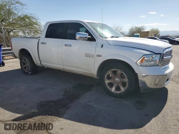 2016 Ram 1500 Laramie z VIN 1C6RR6NT4GS170242, wystawiony jako Copart lot #69426225 z przebiegiem 183 562 mil mil oraz Czysty tytuł • Clean title. Historia ofert i sprzedaży dostępna na DreamBid. Obrazek 4.