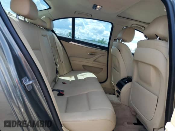 2015 BMW 5 Series 528i с VIN WBA5A5C50FD513349, выставлен на аукционе Copart как лот 62914445 с пробегом 123 433 миль миль и На запчасти • Non repairable. История ставок и продаж доступна на DreamBid. Изображение 10.