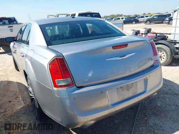 2014 Chrysler 300 S с VIN 2C3CCABT5EH164997, выставлен на аукционе IAAI как лот 43433740 с пробегом 76 378 миль миль и . История ставок и продаж доступна на DreamBid. Изображение 3.