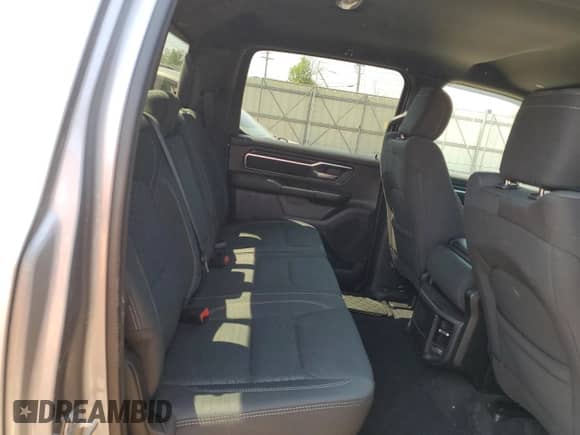 2025 Ram 1500 Big Horn z VIN 1C6RRFFGXSN539484, wystawiony jako Copart lot #68481665 z przebiegiem 13 857 mil mil oraz Szkoda całkowita • Salvage title. Historia ofert i sprzedaży dostępna na DreamBid. Obrazek 10.