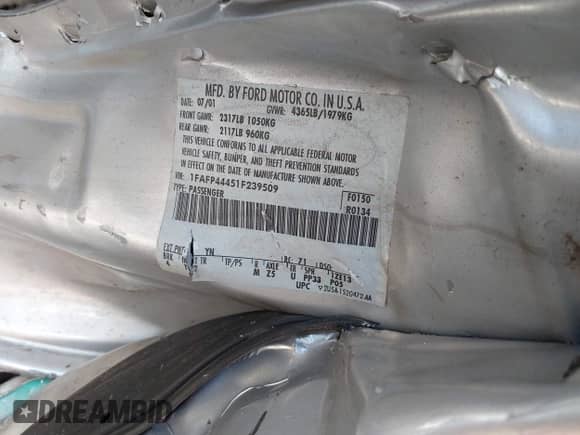 2001 Ford Mustang Deluxe with VIN 1FAFP44451F239509, listed as a IAAI auction lot 43357136 with Not provided miles and . Bid and sale history available at DreamBid. Image 9.