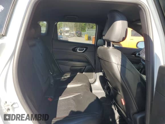 2024 Jeep Compass Trailhawk z VIN 3C4NJDDNXRT102907, wystawiony jako Copart lot #80815995 z przebiegiem Nie podano mil oraz Szkoda całkowita • Salvage title. Historia ofert i sprzedaży dostępna na DreamBid. Obrazek 11.