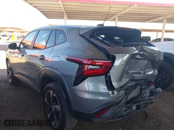 2025 Chevrolet Trax 1RS с VIN KL77LGEP3SC172414, выставлен на аукционе IAAI как лот 43166421 с пробегом 3 520 миль миль и . История ставок и продаж доступна на DreamBid. Изображение 6.