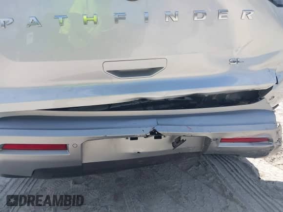 2024 Nissan Pathfinder SL with VIN 5N1DR3CB4RC263900, listed as a IAAI auction lot 42503314 with 10,140 mi miles and . Bid and sale history available at DreamBid. Image 18.