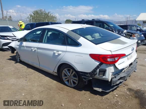 2017 Hyundai Sonata SE z VIN 5NPE24AF0HH472594, wystawiony jako IAAI lot #43299819 z przebiegiem Nie podano mil oraz . Historia ofert i sprzedaży dostępna na DreamBid. Obrazek 3.